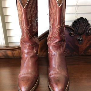Vintage Frye women’s cowboy boots size 8W